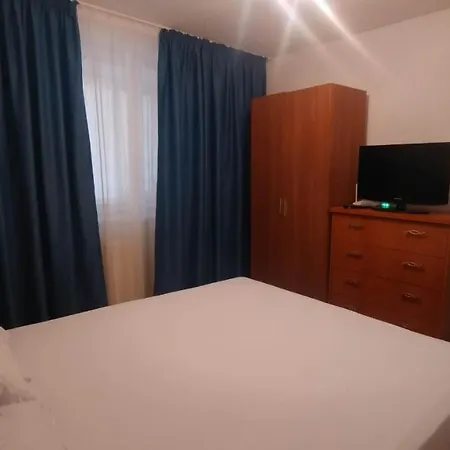 Apartment Tomis 1 *